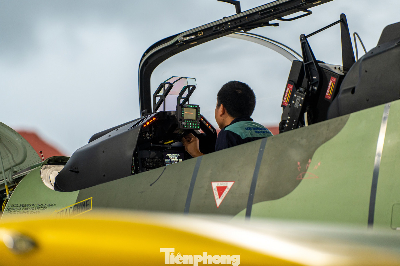 Biên đội tiêm kích sẵn sàng bay trên bầu trời Quảng trường Ba Đình- Ảnh 2. Biên đội tiêm kích sẵn sàng bay trên bầu trời Quảng trường Ba Đình- Ảnh 2.