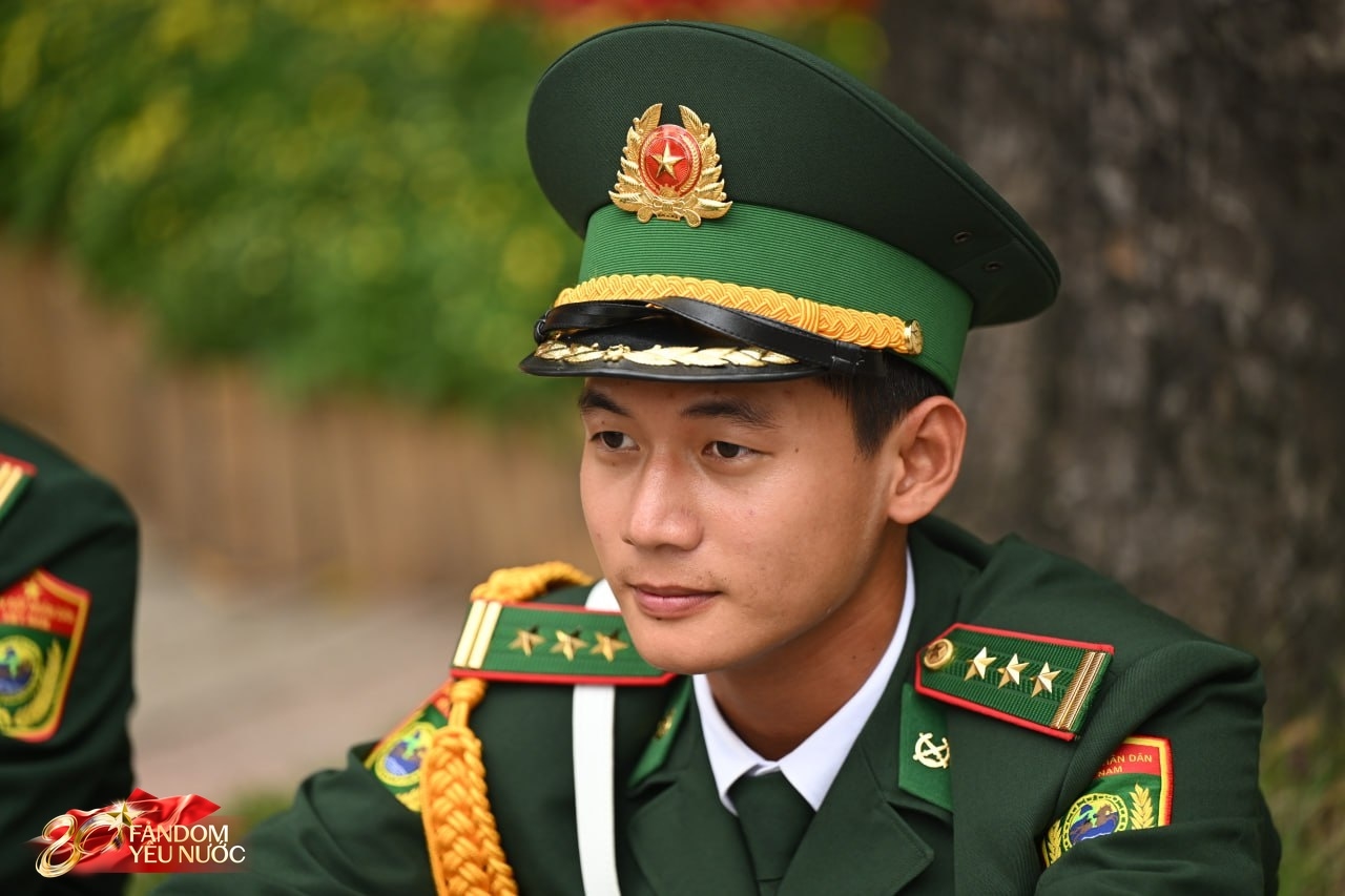 Top 10 quân nhân "không lỗ hổng visual" được cả nước mê ở hiện tại- Ảnh 10. Top 10 quân nhân "không lỗ hổng visual" được cả nước mê ở hiện tại- Ảnh 10.