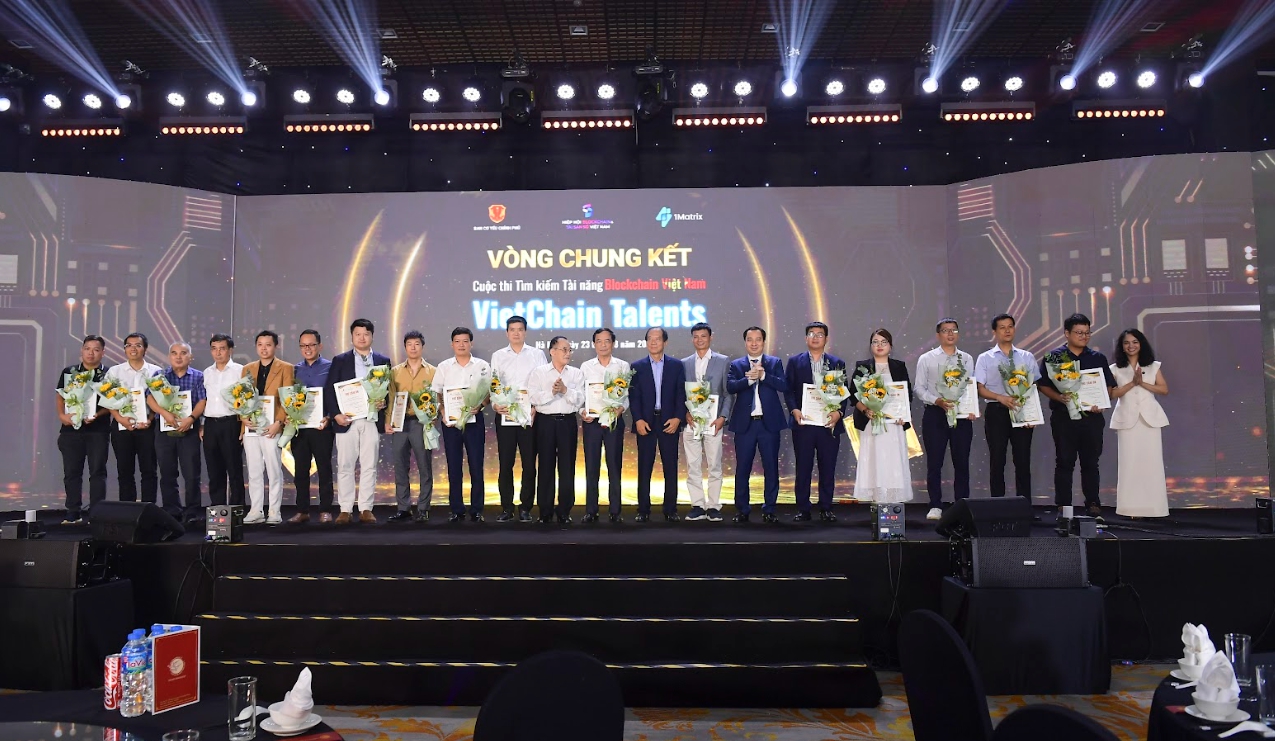 Lộ diện những gương mặt giành được giải thưởng 'khủng' về blockchain trị giá 3,5 tỷ đồng- Ảnh 1.