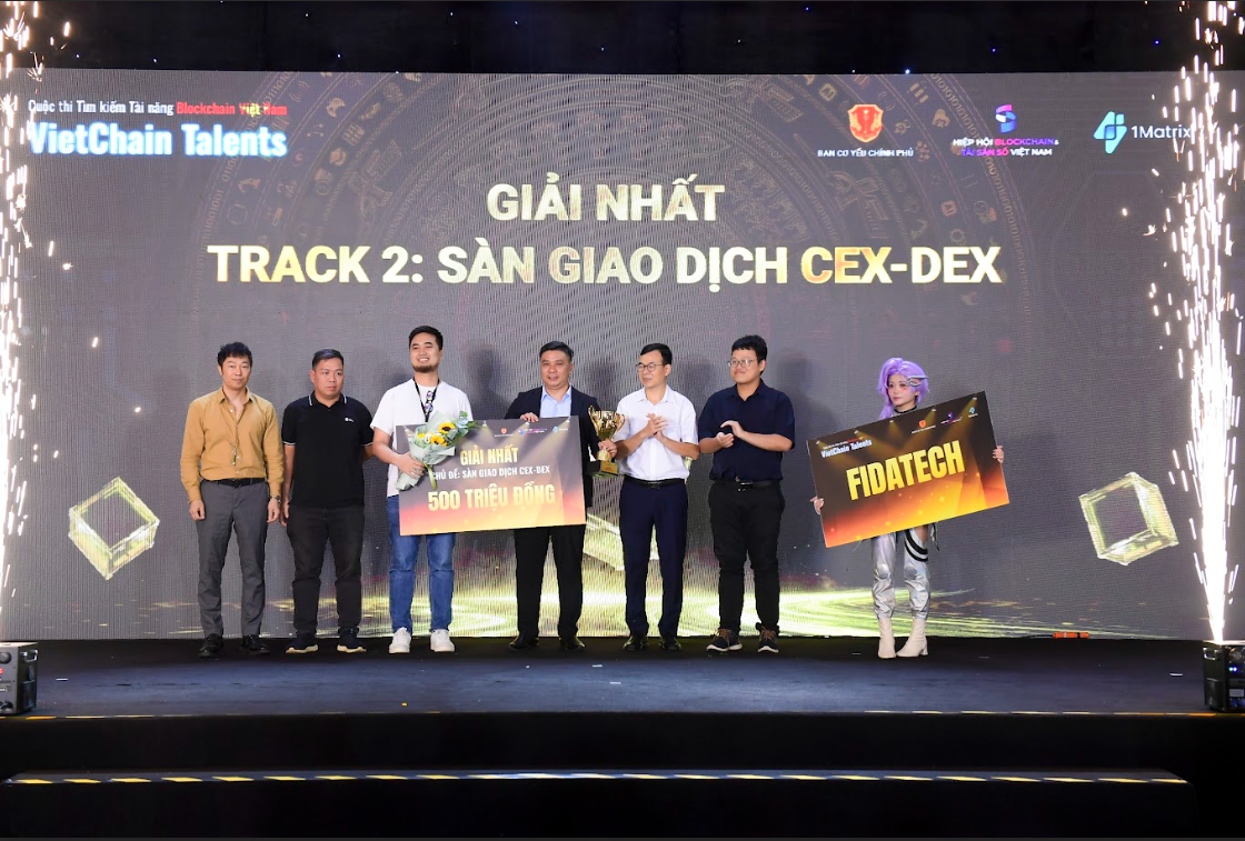 Lộ diện những gương mặt giành được giải thưởng 'khủng' về blockchain trị giá 3,5 tỷ đồng- Ảnh 4.