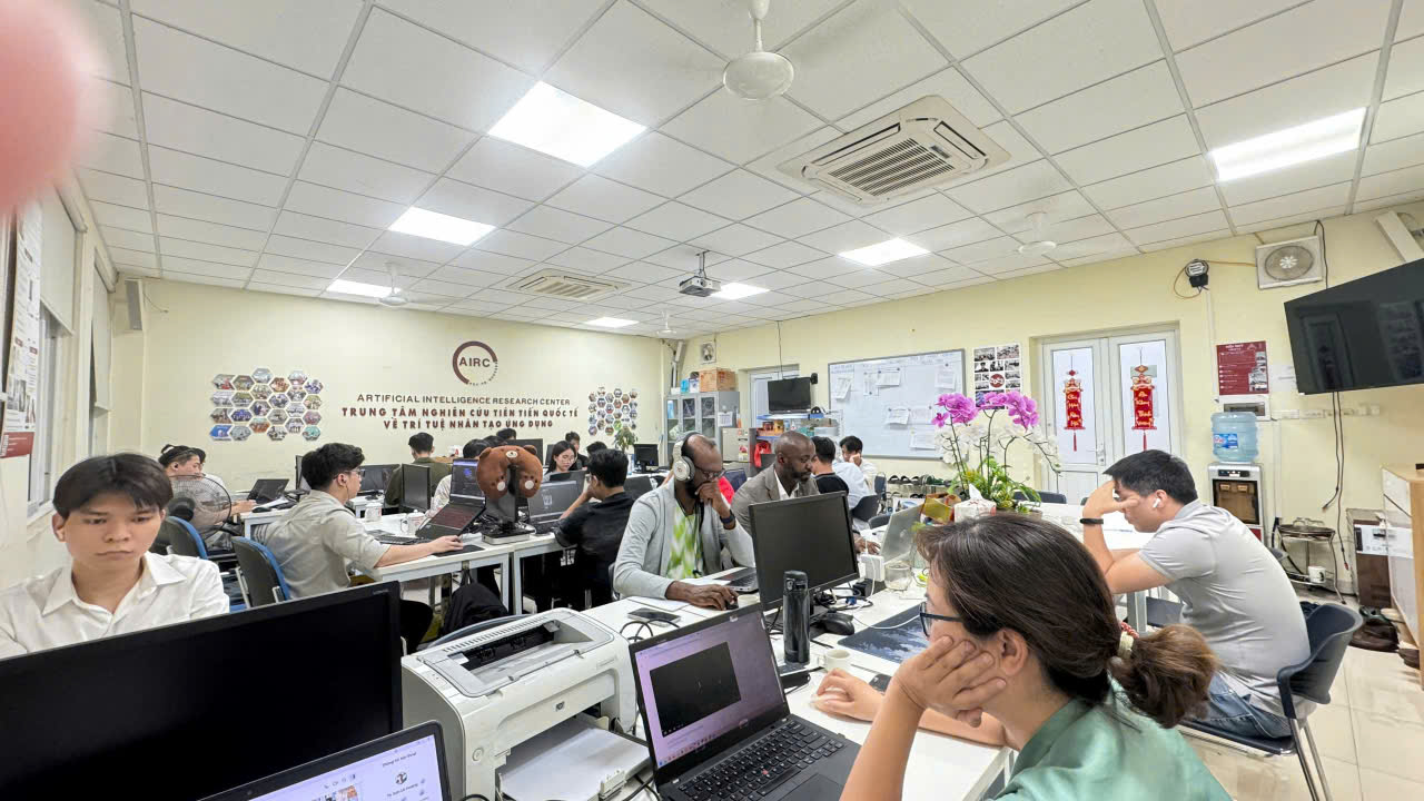 PGS.TS Lê Hoàng Sơn: Better Choice Awards cần ưu tiên các sản phẩm công nghệ “Make in Vietnam”, với hàm lượng chất xám cao do người Việt làm chủ- Ảnh 3. PGS.TS Lê Hoàng Sơn: Better Choice Awards cần ưu tiên các sản phẩm công nghệ “Make in Vietnam”, với hàm lượng chất xám cao do người Việt làm chủ- Ảnh 3.