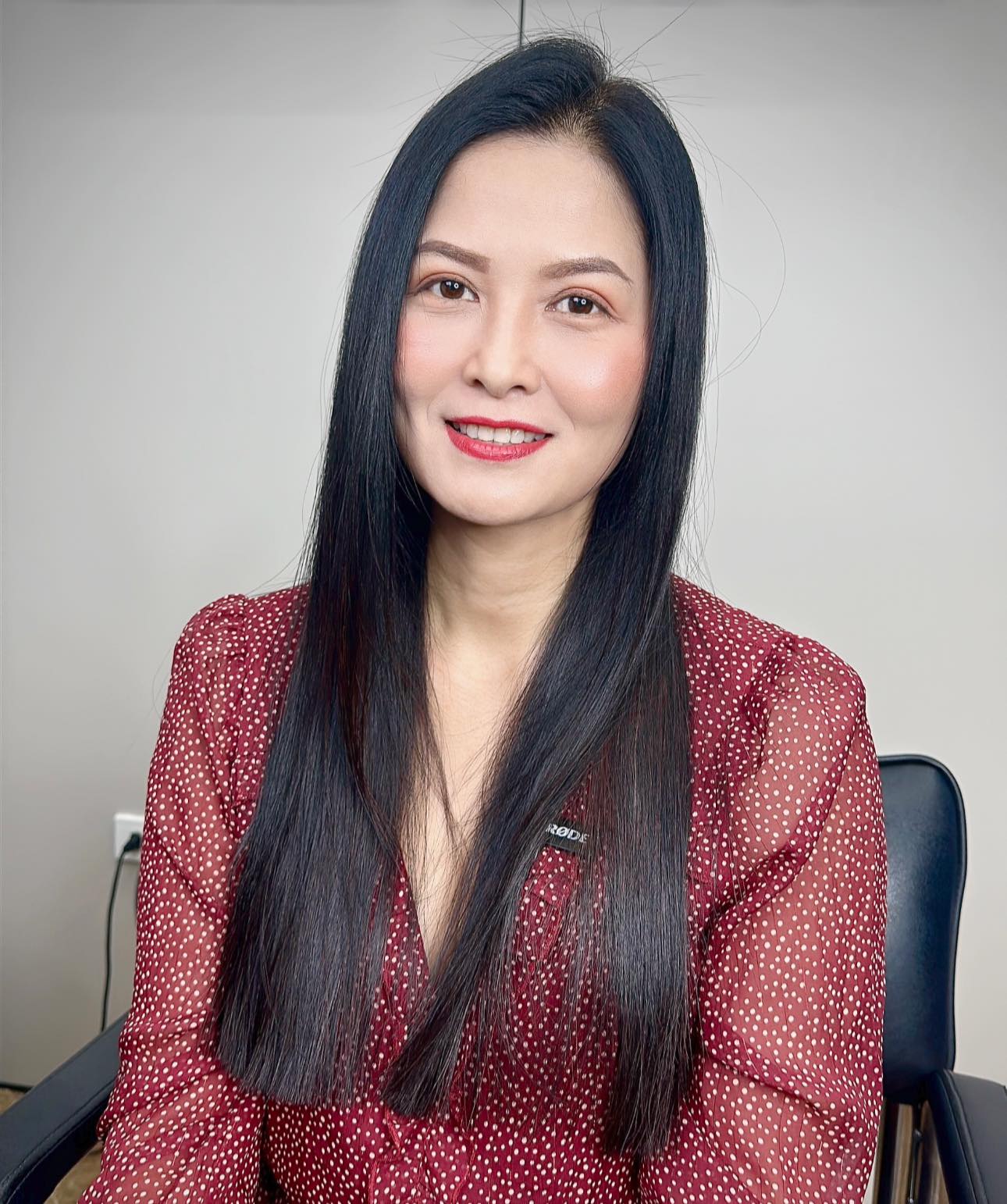 Nữ diễn viên 47 tuổi mặc áo dài quá đẹp trong Mưa Đỏ, đơn giản nhưng đầy cảm xúc- Ảnh 14. Nữ diễn viên 47 tuổi mặc áo dài quá đẹp trong Mưa Đỏ, đơn giản nhưng đầy cảm xúc- Ảnh 14.