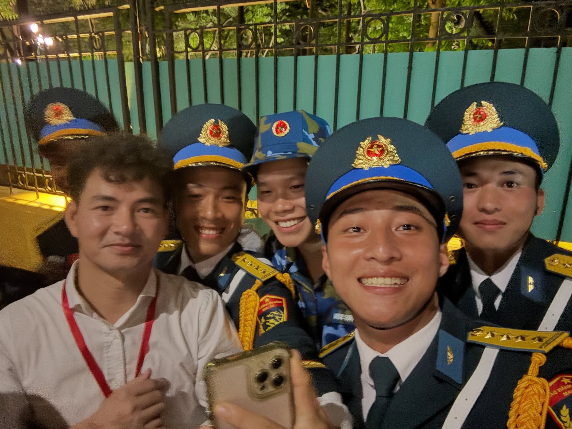Người hot hơn cả dàn sao trong buổi tổng hợp luyện lần 2- Ảnh 1. Người hot hơn cả dàn sao trong buổi tổng hợp luyện lần 2- Ảnh 1.