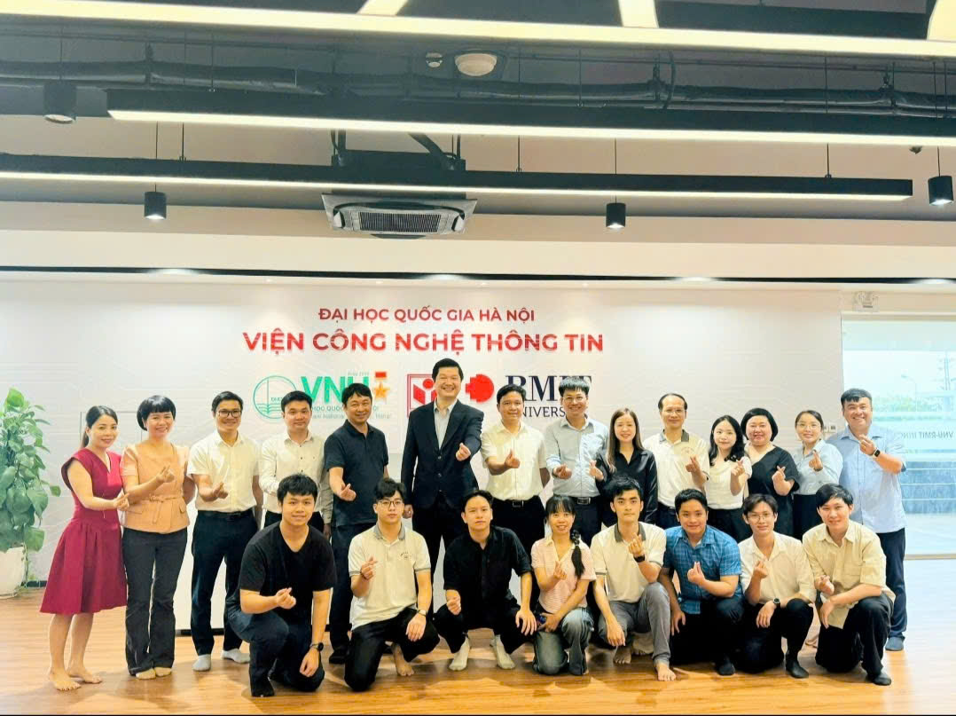 PGS.TS Lê Hoàng Sơn: Better Choice Awards cần ưu tiên các sản phẩm công nghệ “Make in Vietnam”, với hàm lượng chất xám cao do người Việt làm chủ- Ảnh 6. PGS.TS Lê Hoàng Sơn: Better Choice Awards cần ưu tiên các sản phẩm công nghệ “Make in Vietnam”, với hàm lượng chất xám cao do người Việt làm chủ- Ảnh 6.