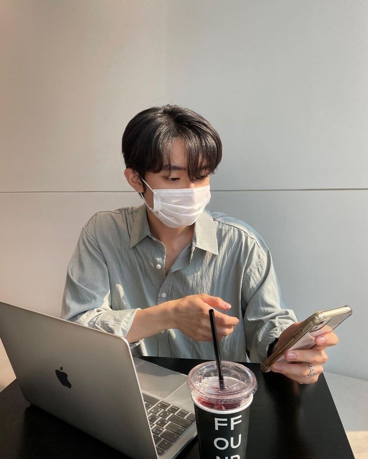 Thứ đàn ông không bao giờ khoe lên MXH: Có thể mất trắng nhưng không chấp nhận mất mặt?- Ảnh 1.