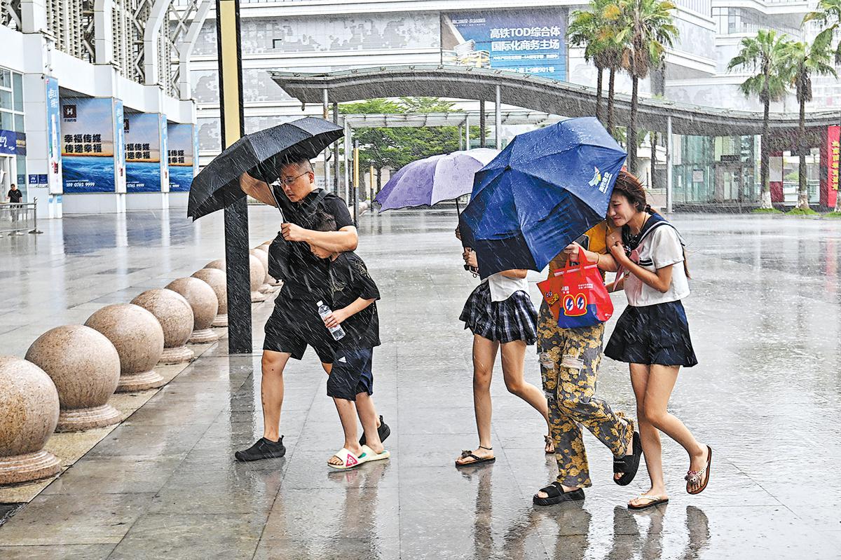 Bão Kajiki (bão số 5) gây mưa lớn, gió mạnh ở nhiều khu vực Trung Quốc- Ảnh 1. Bão Kajiki (bão số 5) gây mưa lớn, gió mạnh ở nhiều khu vực Trung Quốc- Ảnh 1.
