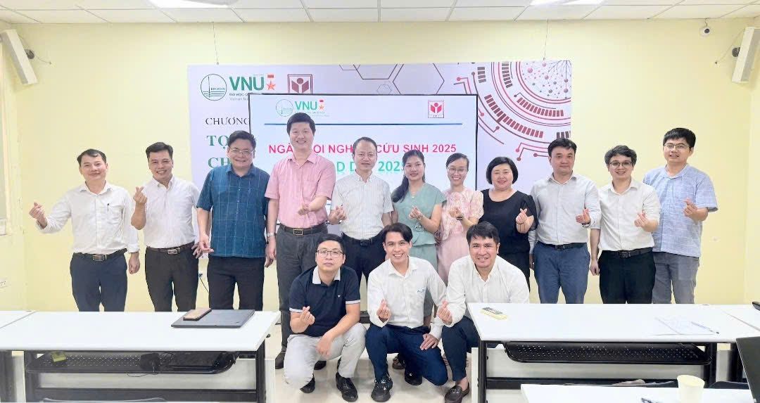 PGS.TS Lê Hoàng Sơn: Better Choice Awards cần ưu tiên các sản phẩm công nghệ “Make in Vietnam”, với hàm lượng chất xám cao do người Việt làm chủ- Ảnh 7. PGS.TS Lê Hoàng Sơn: Better Choice Awards cần ưu tiên các sản phẩm công nghệ “Make in Vietnam”, với hàm lượng chất xám cao do người Việt làm chủ- Ảnh 7.