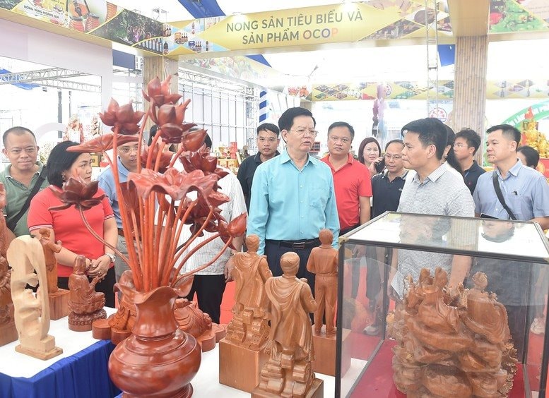Chỉ 2 ngày nữa, Việt Nam chứng kiến một sự kiện chưa có tiền lệ, hơn 100 DN tham gia, có cả xe chống đạn- Ảnh 6.