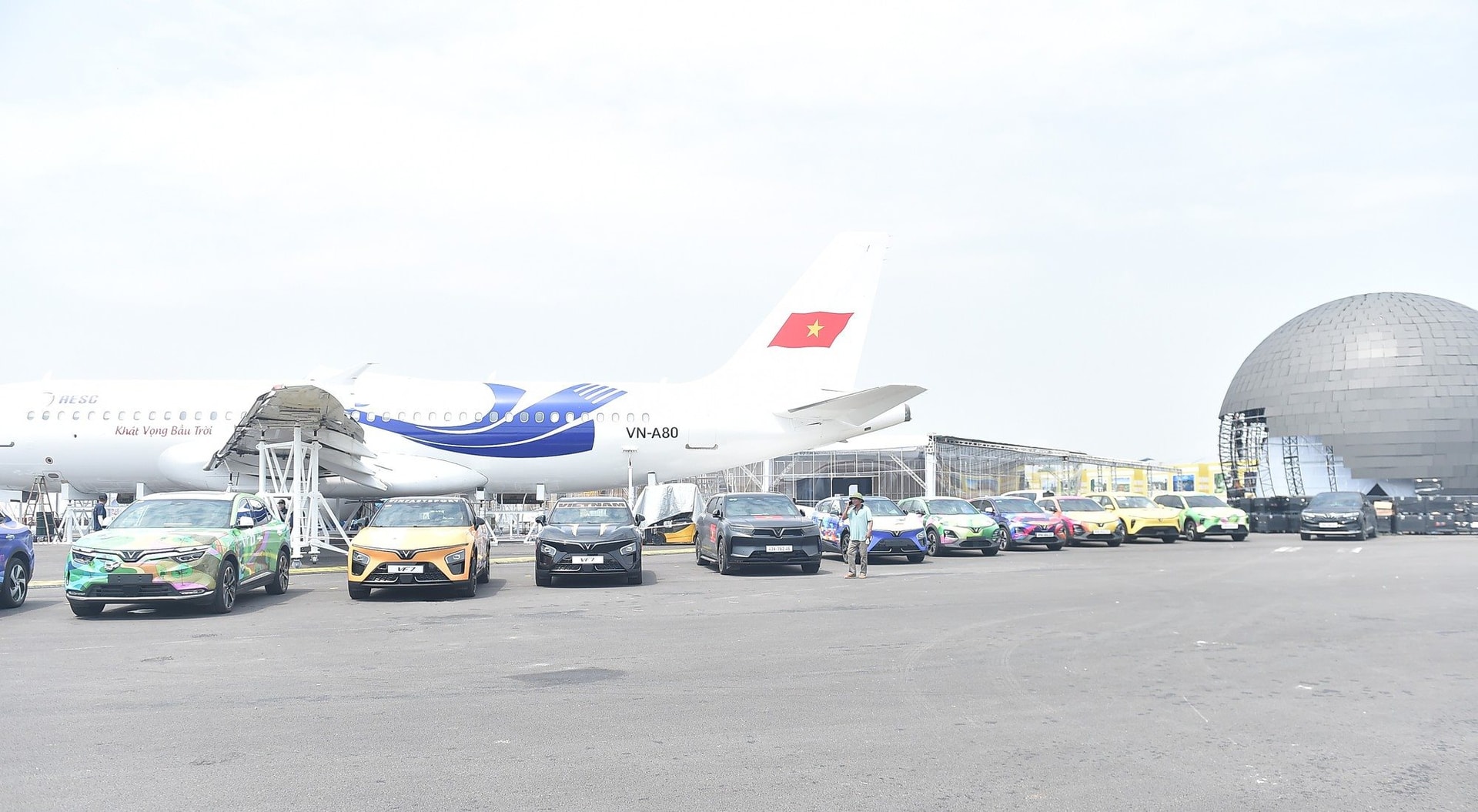 Chỉ 2 ngày nữa, Việt Nam chứng kiến một sự kiện chưa có tiền lệ, hơn 100 DN tham gia, có cả xe chống đạn- Ảnh 7.