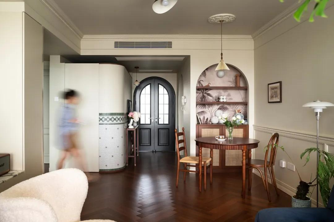 Ngôi nhà 100m² của cặp vợ chồng trung niên: Chi hơn 2 tỷ đồng biến căn hộ cũ thành “Thành phố hoa” ngay trong nhà- Ảnh 5. Ngôi nhà 100m² của cặp vợ chồng trung niên: Chi hơn 2 tỷ đồng biến căn hộ cũ thành “Thành phố hoa” ngay trong nhà- Ảnh 5.