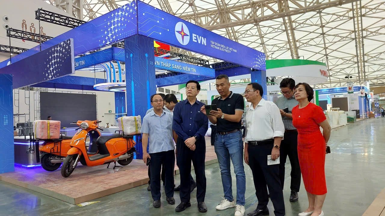 Chỉ 2 ngày nữa, Việt Nam chứng kiến một sự kiện chưa có tiền lệ, hơn 100 DN tham gia, có cả xe chống đạn- Ảnh 3.