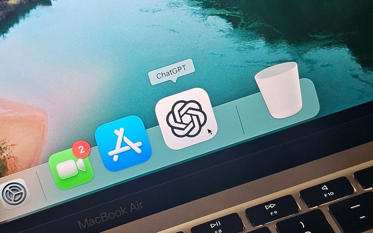 Apple ra mắt công cụ giúp doanh nghiệp giám sát nhân viên dùng ChatGPT trong giờ làm việc- Ảnh 1. Apple ra mắt công cụ giúp doanh nghiệp giám sát nhân viên dùng ChatGPT trong giờ làm việc- Ảnh 1.