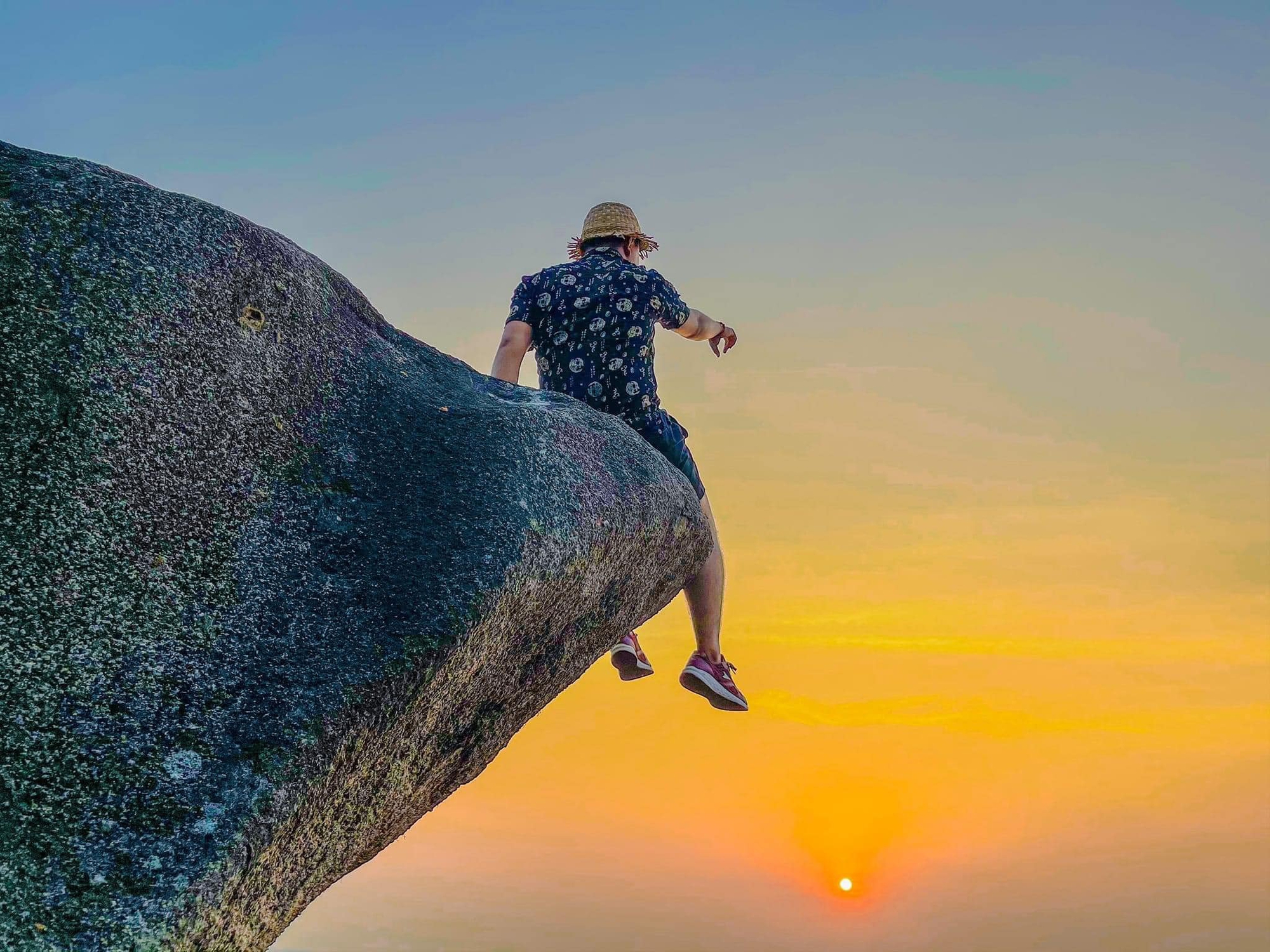 Vách đá lịch sử giữa lòng An Giang- Ảnh 3.