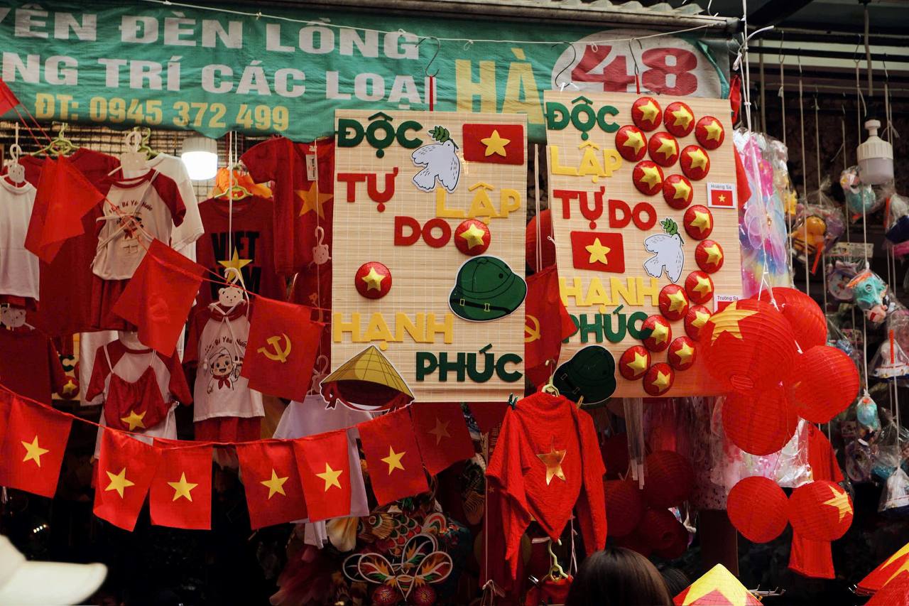 Hàng Mã đẹp rung chuyển mọi giác quan, tiểu thương bán hàng full công suất không kịp thở, 1m2 có 100 nụ cười rực rỡ- Ảnh 11. Hàng Mã đẹp rung chuyển mọi giác quan, tiểu thương bán hàng full công suất không kịp thở, 1m2 có 100 nụ cười rực rỡ- Ảnh 11.