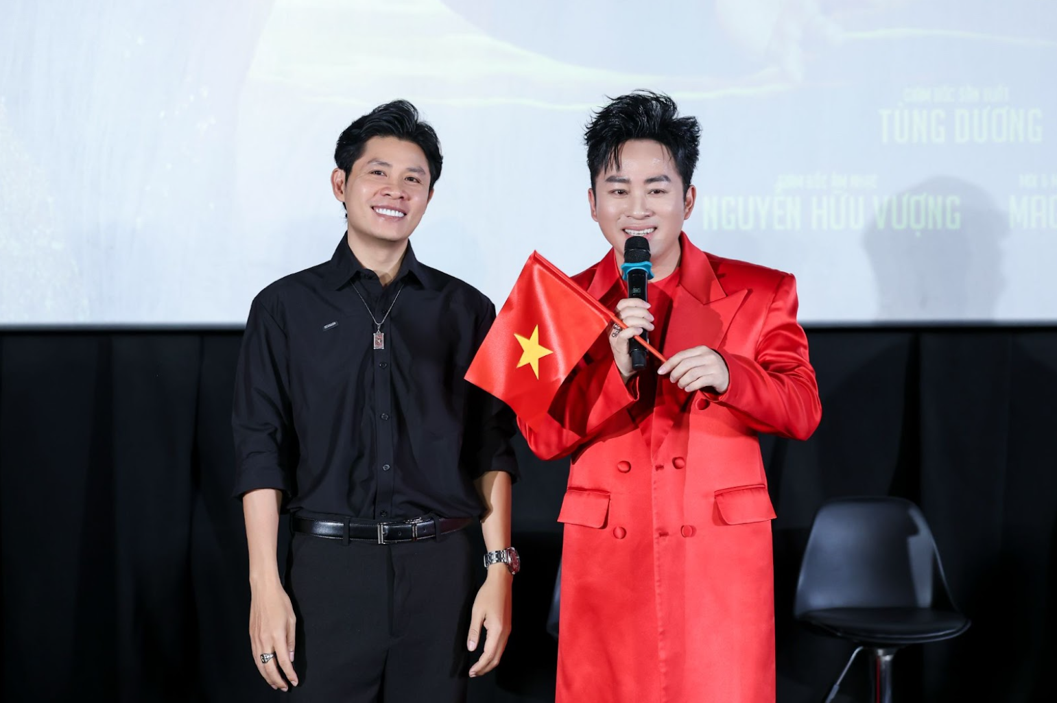 Tùng Dương mạnh tay đầu tư MV mới cho bài hát tỷ view, tái hiện khoảnh khắc bùng nổ trước 50.000 khán giả tại concert Quốc gia- Ảnh 2. Tùng Dương mạnh tay đầu tư MV mới cho bài hát tỷ view, tái hiện khoảnh khắc bùng nổ trước 50.000 khán giả tại concert Quốc gia- Ảnh 2.