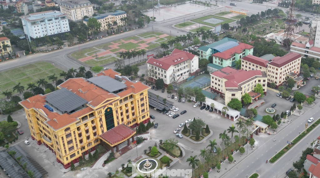 Hơn 3.000 công chức Thái Bình cũ sang Hưng Yên làm việc được hỗ trợ 3 triệu đồng/tháng- Ảnh 1. Hơn 3.000 công chức Thái Bình cũ sang Hưng Yên làm việc được hỗ trợ 3 triệu đồng/tháng- Ảnh 1.