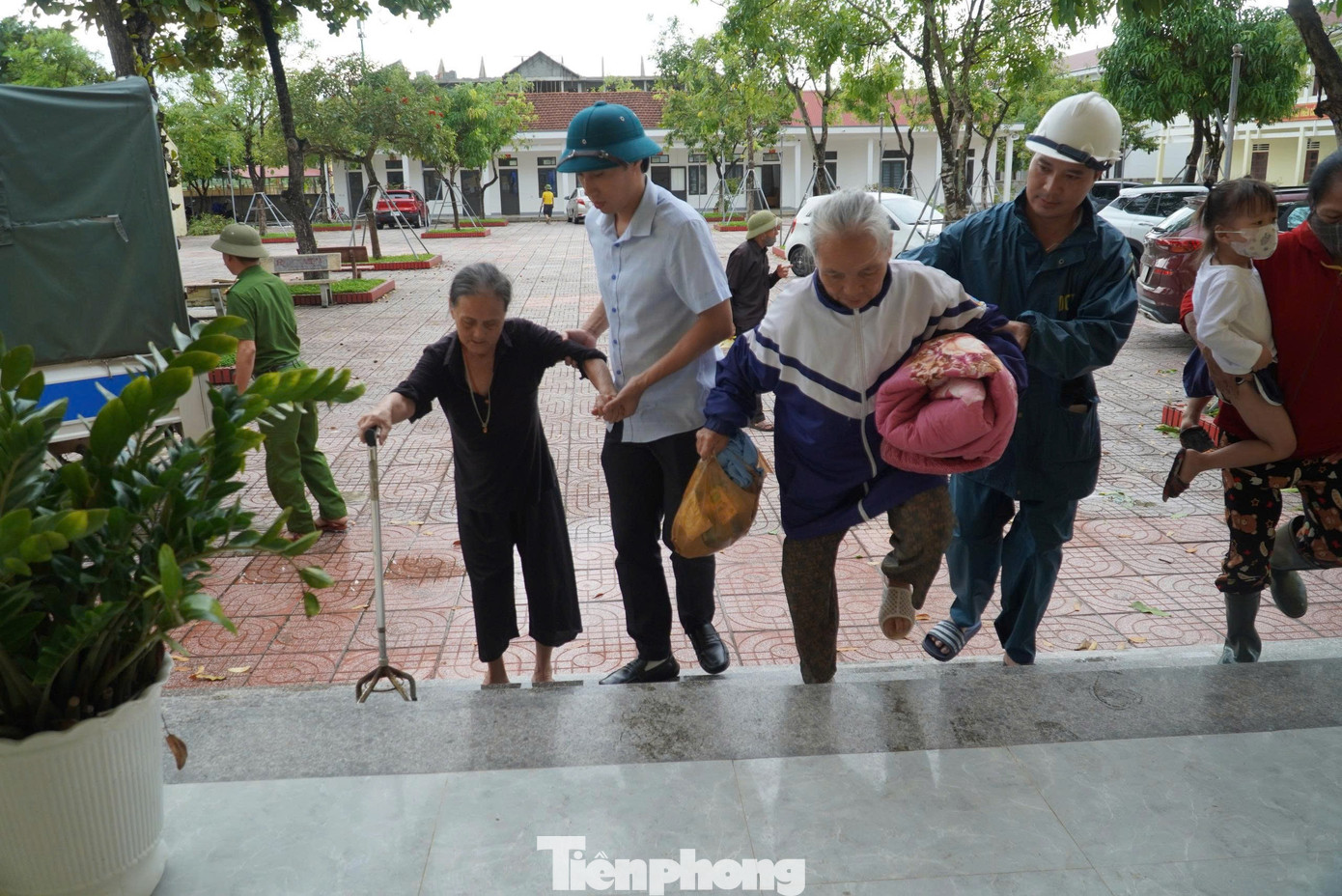 'Bão đến là phải đi, chỉ sợ trở về chẳng còn nhà cửa'- Ảnh 1.