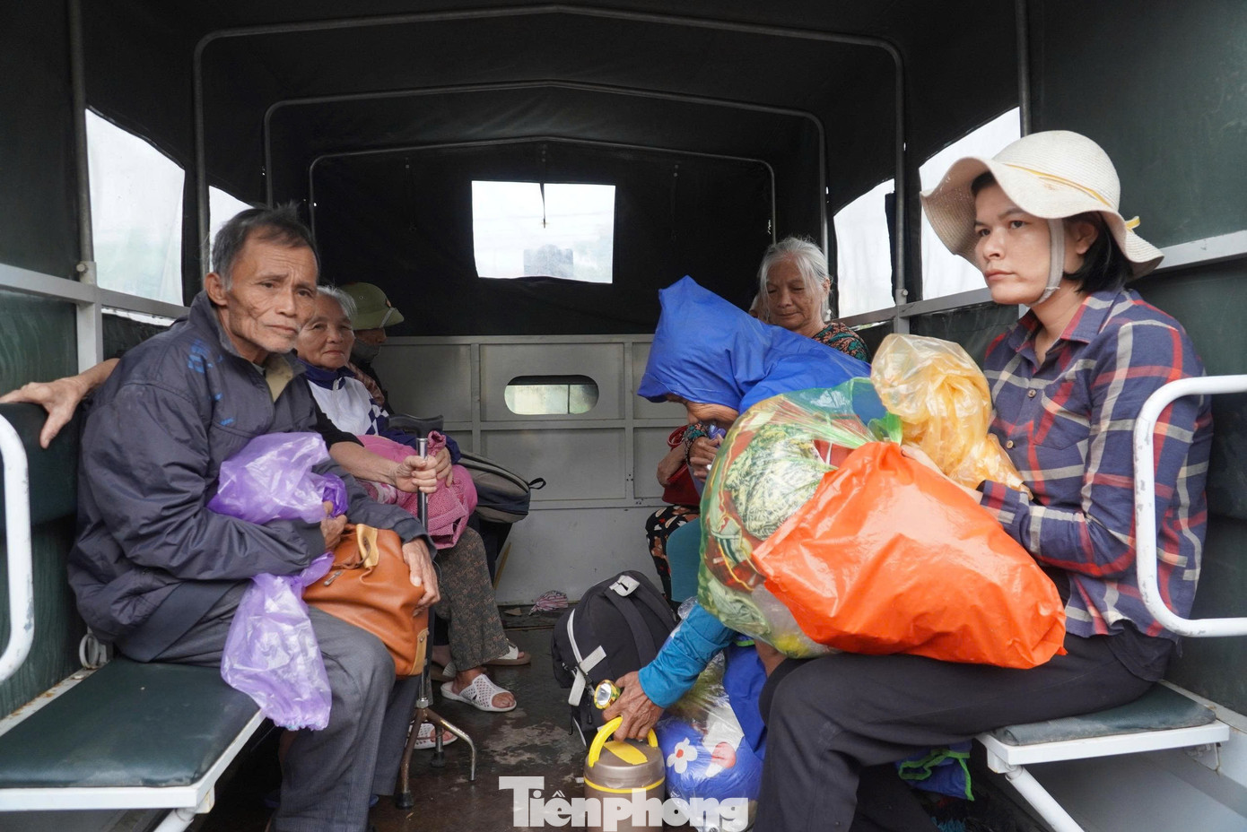 'Bão đến là phải đi, chỉ sợ trở về chẳng còn nhà cửa'- Ảnh 3.