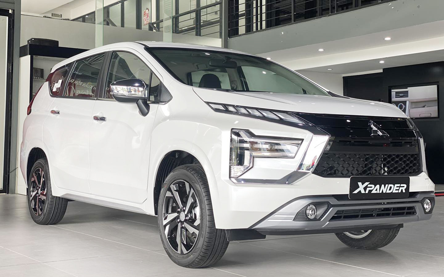 Cứ đà này, Mitsubishi Xpander dễ thành xe xăng bán chạy nhất Việt Nam năm nay: Doanh số đều, khuyến mãi liên tục với giá trị lớn- Ảnh 2.