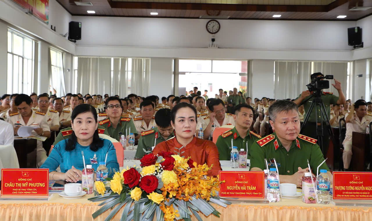 Thiếu tướng Lâm Phước Nguyên giữ chức Bí thư Đảng ủy Công an tỉnh Đồng Tháp- Ảnh 1.
