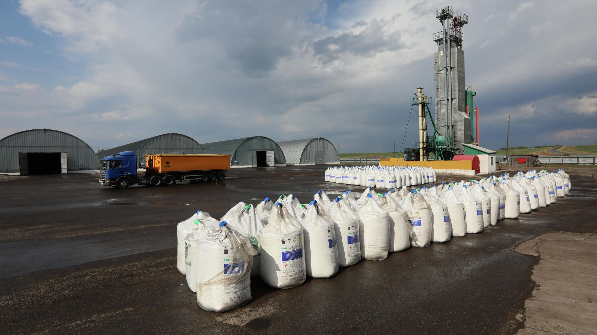 Hàng trăm nghìn tấn hàng quan trọng được Lào đưa sang Việt Nam: thuế nhập khẩu 5%, nước ta tiêu thụ hơn 10 triệu tấn/năm- Ảnh 1.