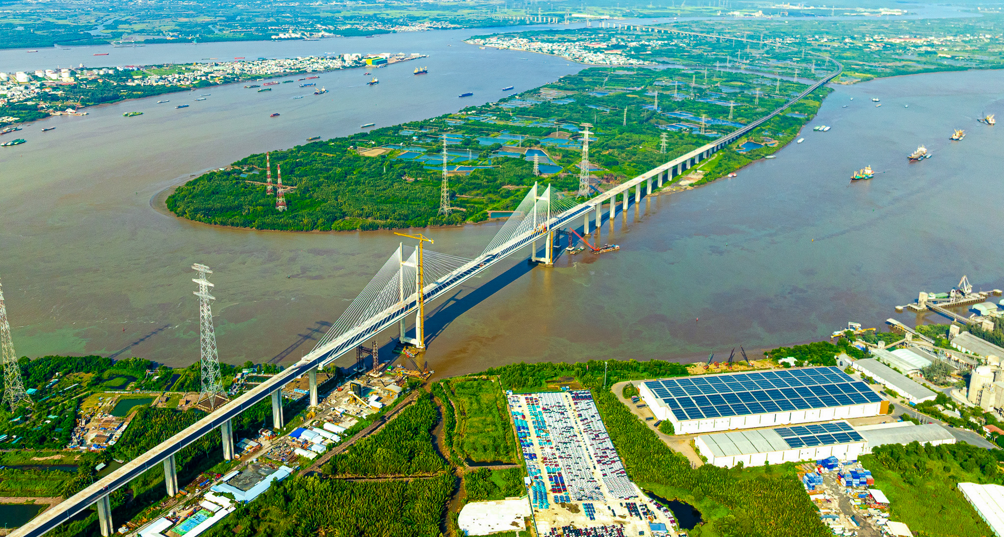 Ngắm cầu dây văng cao nhất Việt Nam sắp thông xe, siêu dự án 9 tỷ USD của tỷ phú Phạm Nhật Vượng được hưởng lợi- Ảnh 1.