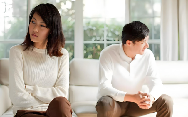 Chi tiêu hết 18 triệu/tháng, vợ bị chồng mắng xối xả nhưng bảo chồng tự cầm tiền chi tiêu thì anh tái mét mặt- Ảnh 3. Chi tiêu hết 18 triệu/tháng, vợ bị chồng mắng xối xả nhưng bảo chồng tự cầm tiền chi tiêu thì anh tái mét mặt- Ảnh 3.