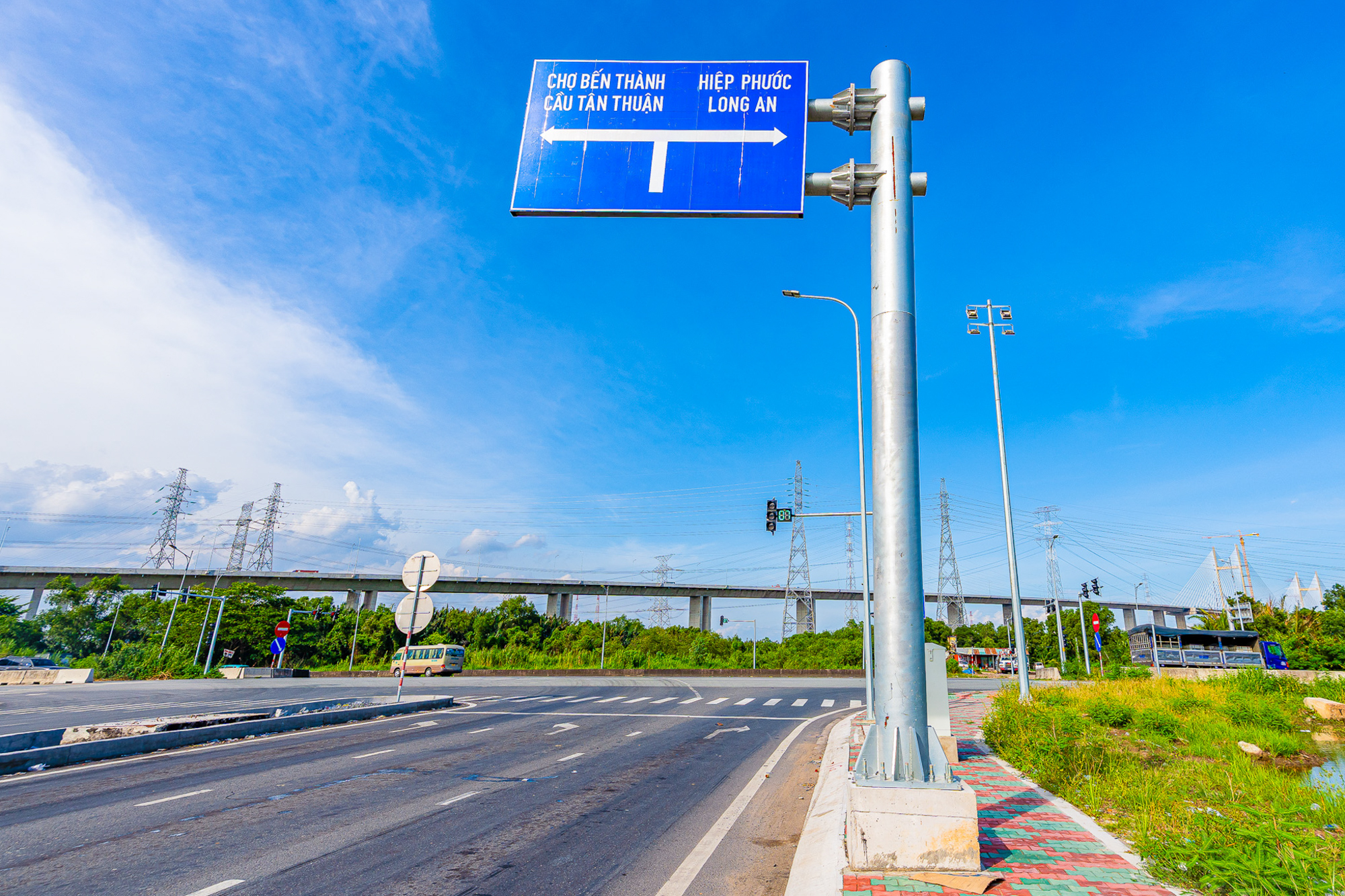 Ngắm cầu dây văng cao nhất Việt Nam sắp thông xe, siêu dự án 9 tỷ USD của tỷ phú Phạm Nhật Vượng được hưởng lợi- Ảnh 5.