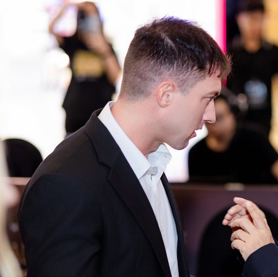 Nam thần người Mỹ đẹp nhất Mưa Đỏ: Cựu cảnh sát visual đỉnh nóc kịch trần, mê Việt Nam suốt 8 năm không chịu về nước- Ảnh 5.