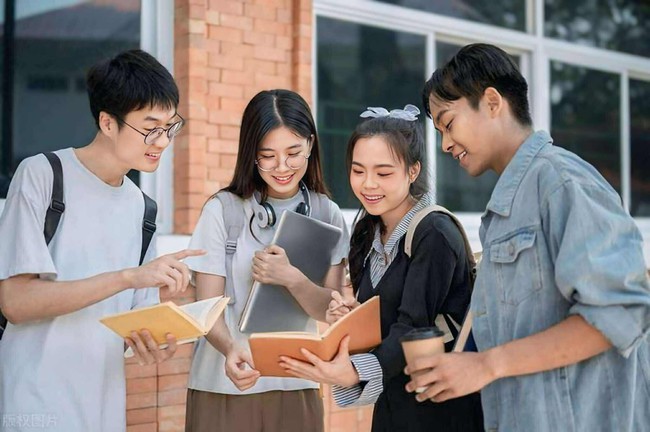 Chuyên gia Việt nói: Có những sinh viên sau 5 năm đạt mức lương tới cả 1 tỷ đồng/tháng, bí quyết của họ thì ra "đơn giản" thế này!- Ảnh 2.