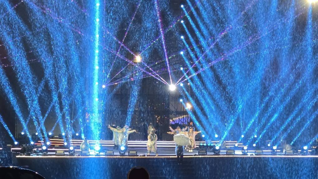Mưa trắng trời trước giờ concert quốc gia khiến cả ngàn người chờ lấy vé, Cục trưởng Xuân Bắc nói 1 câu nghe mà xót- Ảnh 6.