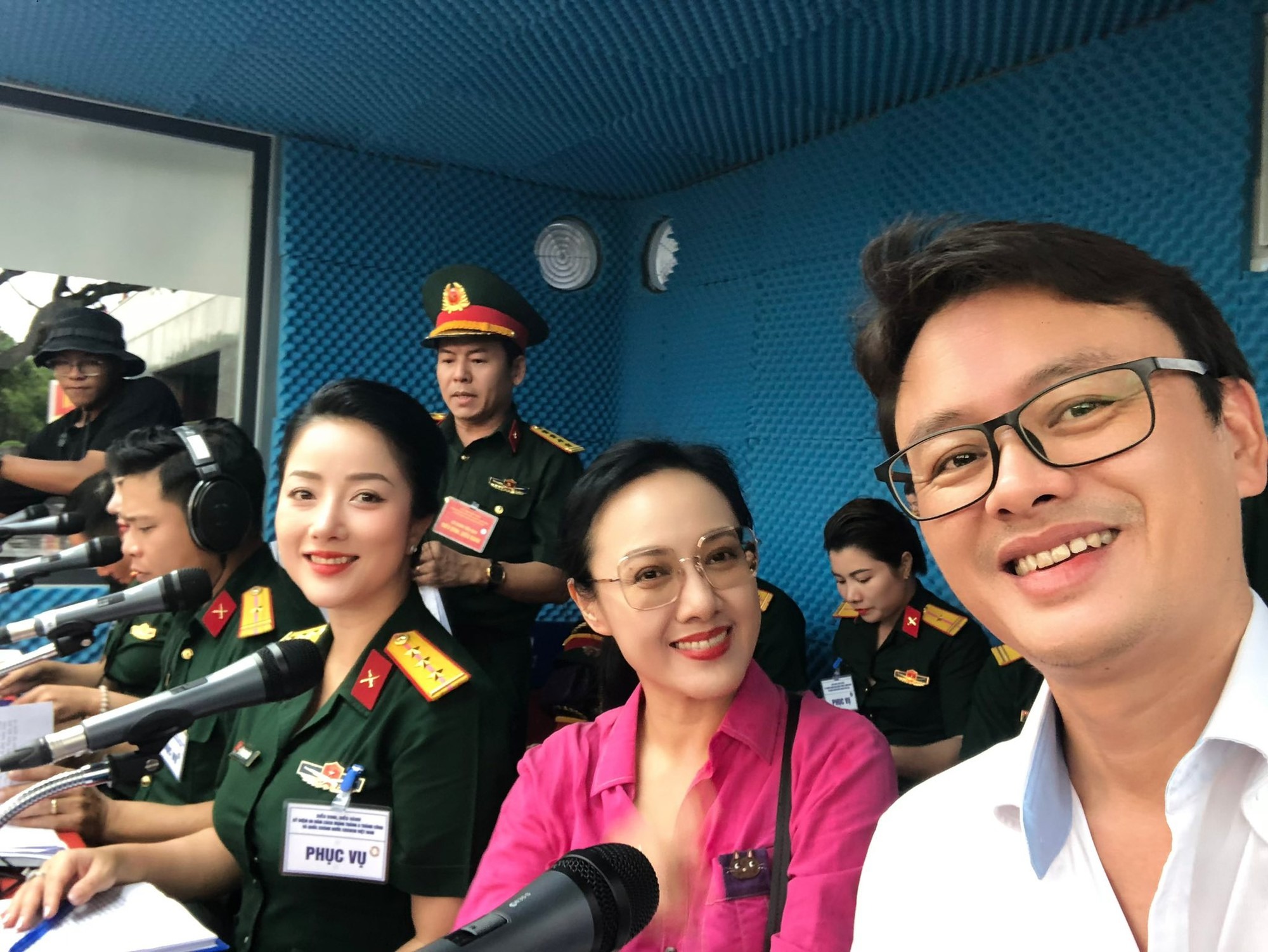 BTV Hoài Anh thuyết minh sự kiện A80: Xuất thân tiểu thư "cành vàng lá ngọc" và chân dung người chồng bí ẩn- Ảnh 1.