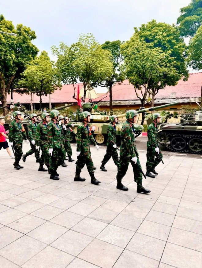 Nơi được mệnh danh ở vị trí độc nhất, "có 1-0-2" để xem diễu binh 2/9: Đại lý báo giá phòng gây bất ngờ!- Ảnh 2. Nơi được mệnh danh ở vị trí độc nhất, "có 1-0-2" để xem diễu binh 2/9: Đại lý báo giá phòng gây bất ngờ!- Ảnh 2.