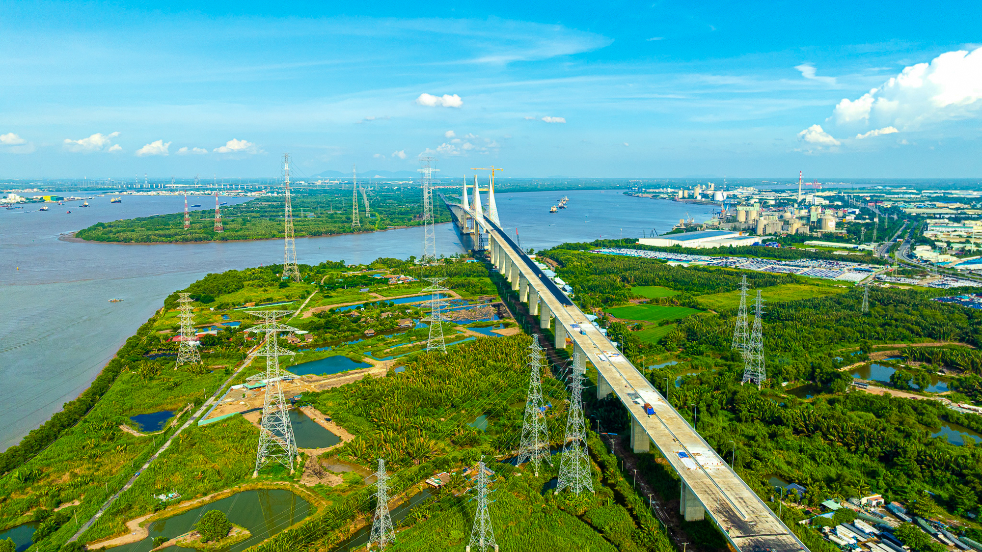 Ngắm cầu dây văng cao nhất Việt Nam sắp thông xe, siêu dự án 9 tỷ USD của tỷ phú Phạm Nhật Vượng được hưởng lợi- Ảnh 7.