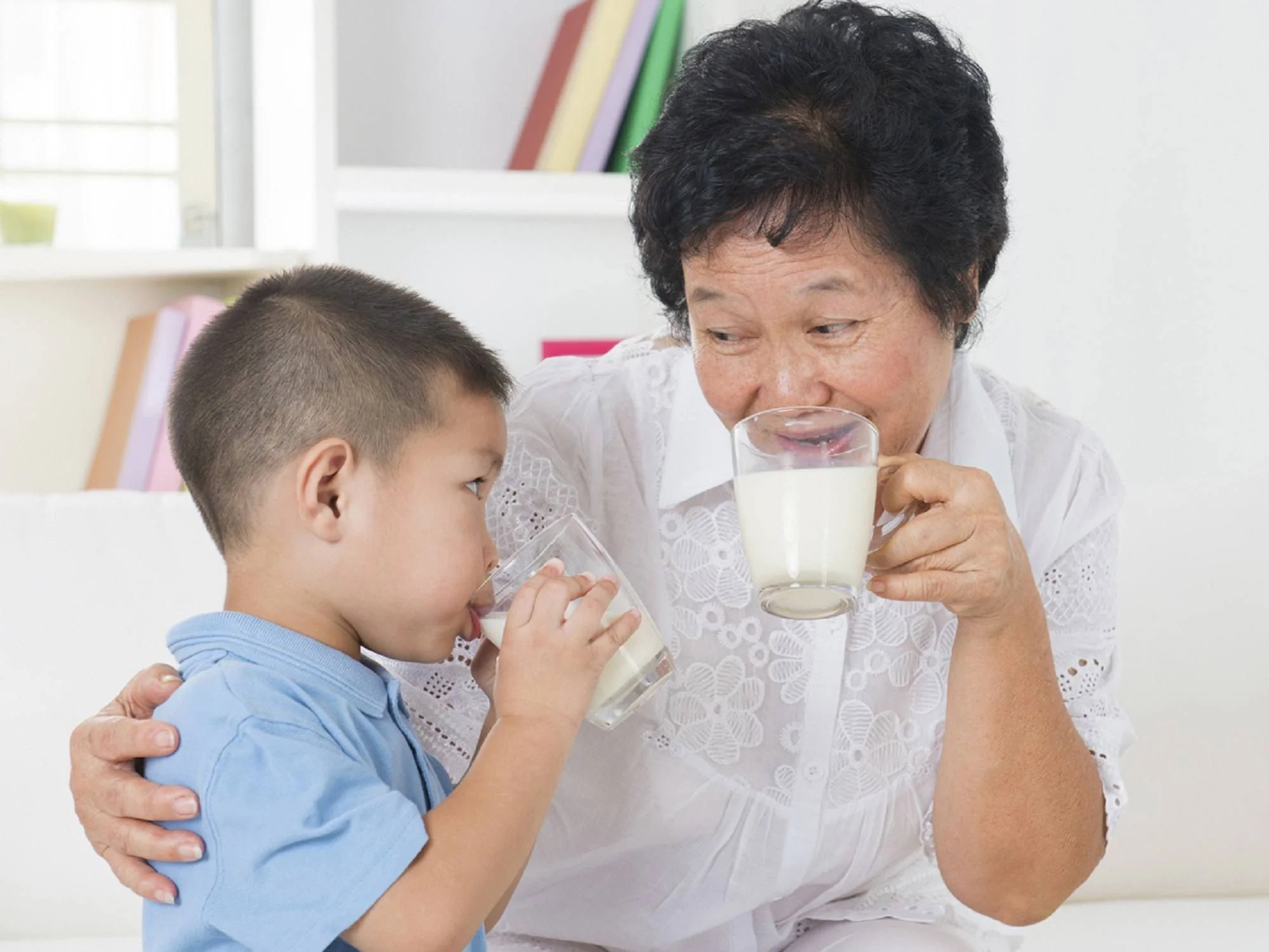 Nhiều cha mẹ Việt bị mơ hồ khi dùng thực phẩm bổ sung dạng sữa cho con: Cần lưu ý gì khi sử dụng?- Ảnh 1.