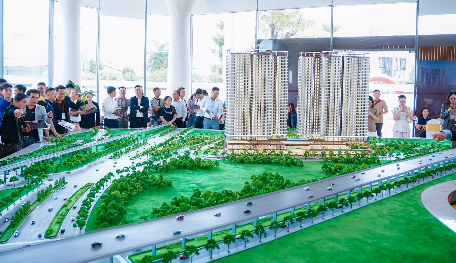 “Vén màn” lý do sau động thái rầm rộ ra hàng của doanh nghiệp bất động sản tại Tp.HCM- Ảnh 1.