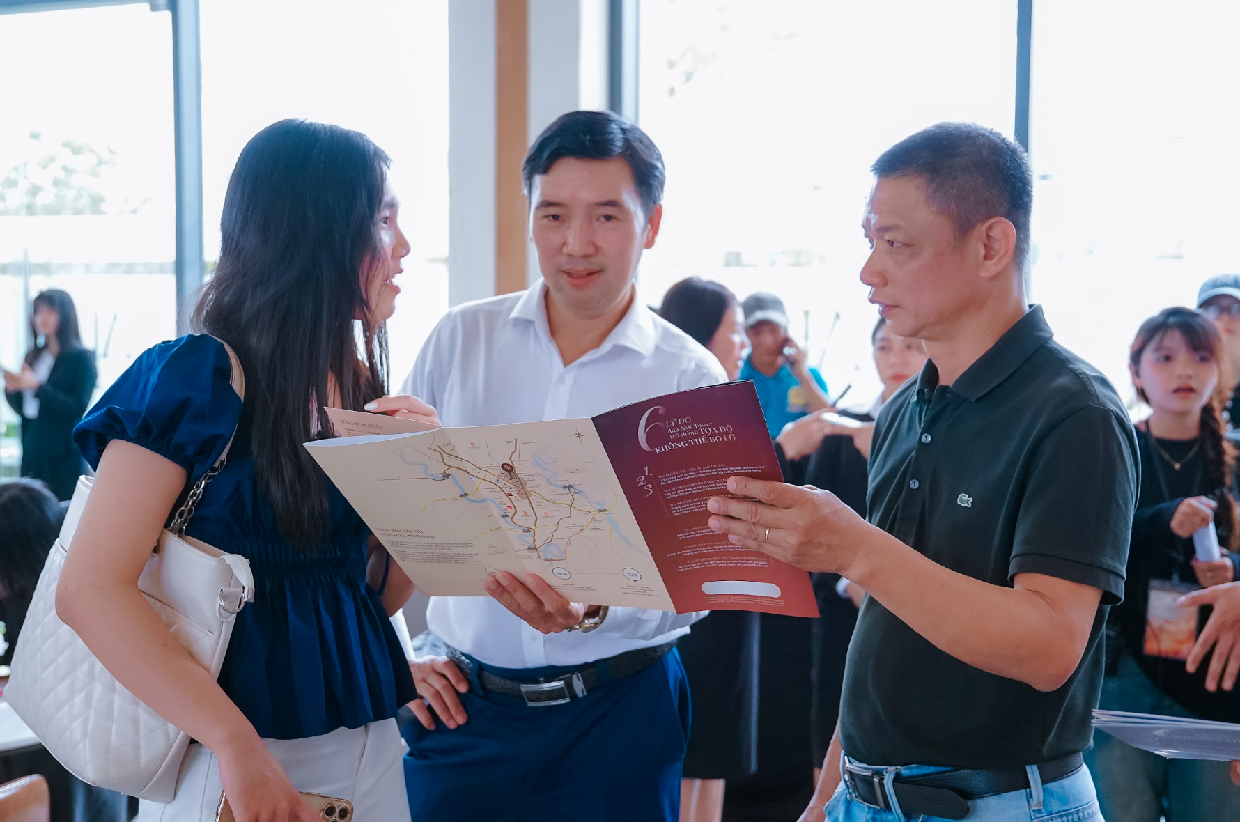 “Vén màn” lý do sau động thái rầm rộ ra hàng của doanh nghiệp bất động sản tại Tp.HCM- Ảnh 2.