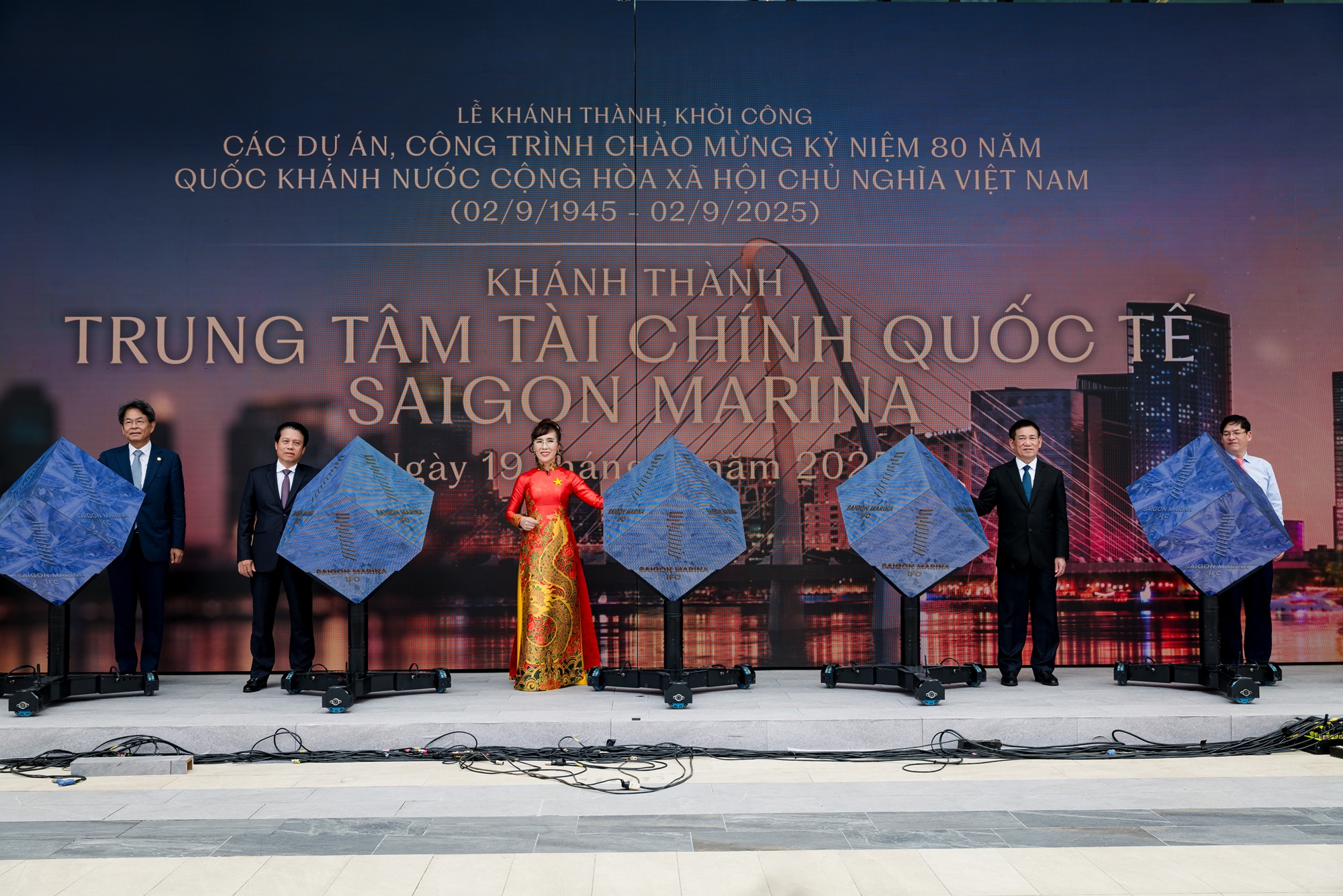 Bên trong biểu tượng tài chính 55 tầng Saigon Marina IFC, một trong những tòa nhà cao nhất Việt Nam- Ảnh 2.