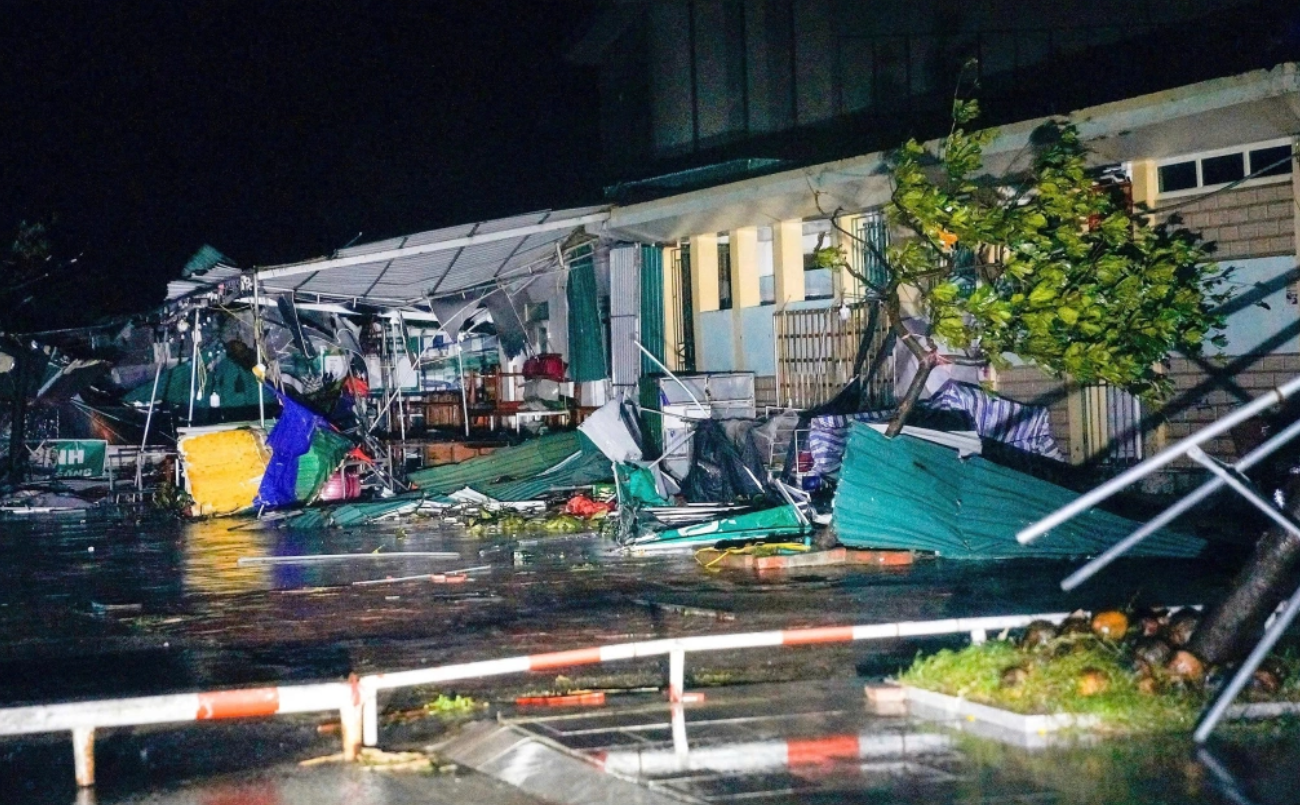 Tiến sĩ dự báo thời tiết: 20 năm chưa gặp cơn bão có thời gian quần thảo lâu trên một phạm vi đất liền như Kajiki - 12 tiếng chưa dứt- Ảnh 3. Tiến sĩ dự báo thời tiết: 20 năm chưa gặp cơn bão có thời gian quần thảo lâu trên một phạm vi đất liền như Kajiki - 12 tiếng chưa dứt- Ảnh 3.
