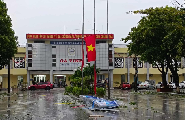 VIDEO: Tan hoang sau khi cuồng phong do bão số 5 quét qua- Ảnh 4.