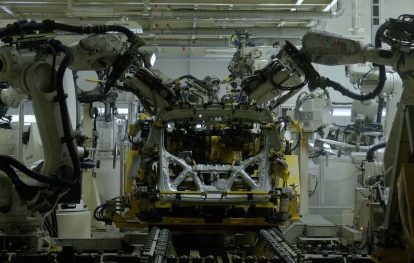 Bên trong nhà máy robot của Hyundai: Sản xuất 500.000 xe điện và hybrid mỗi năm, 750 robot, hàng trăm xe tự hành hoạt động suốt ngày đêm- Ảnh 2. Bên trong nhà máy robot của Hyundai: Sản xuất 500.000 xe điện và hybrid mỗi năm, 750 robot, hàng trăm xe tự hành hoạt động suốt ngày đêm- Ảnh 2.