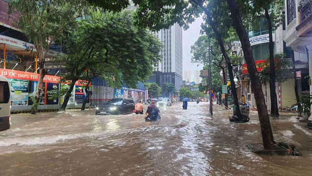 Nước ngập sâu vào nhà, xe máy, tivi, tủ lạnh, máy giặt làm thế nào để không hư hỏng nặng?- Ảnh 1.