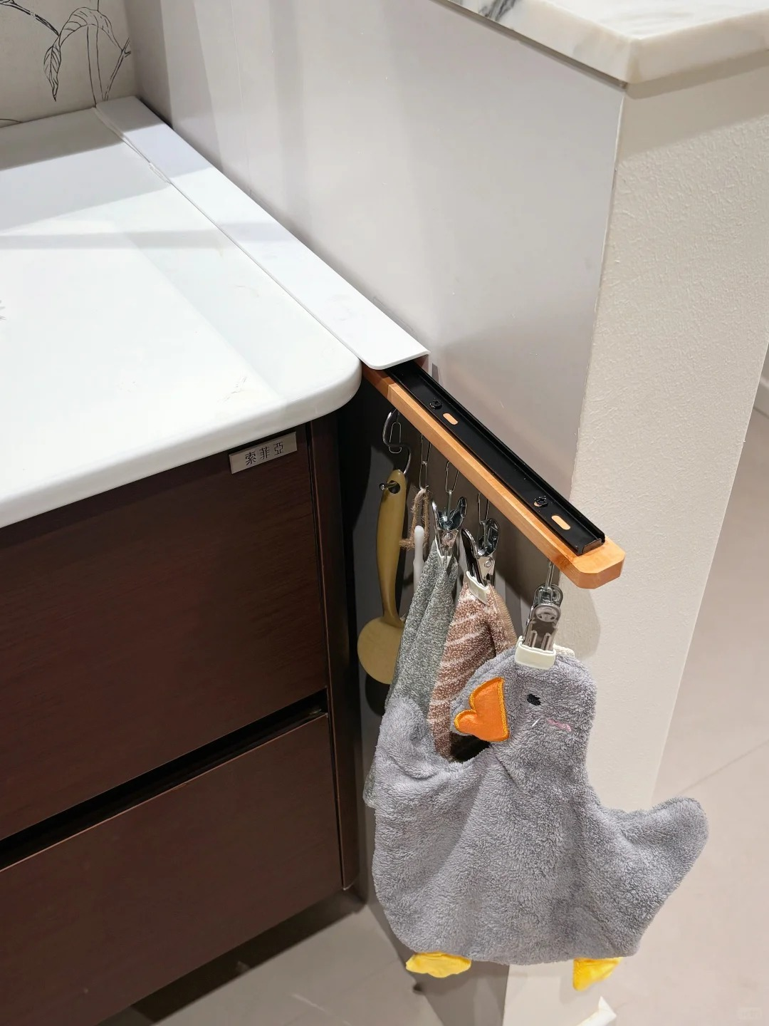 Người phụ nữ trung niên chia sẻ: 9 góc chưa đến 20cm giúp tôi dọn gọn gàng, tiết kiệm cả triệu tiền mua tủ kệ- Ảnh 7. Người phụ nữ trung niên chia sẻ: 9 góc chưa đến 20cm giúp tôi dọn gọn gàng, tiết kiệm cả triệu tiền mua tủ kệ- Ảnh 7.