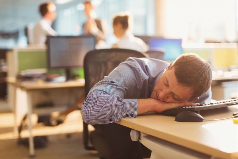Tâm lý học lý giải: Tại sao trời mưa bão lại khiến chúng ta LƯỜI làm việc?- Ảnh 2.