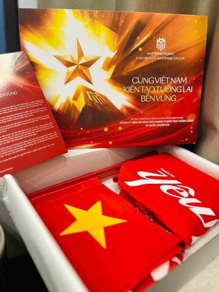 Cư dân Masterise Homes nhận quà yêu nước chung tay phủ đỏ Việt Nam- Ảnh 6.