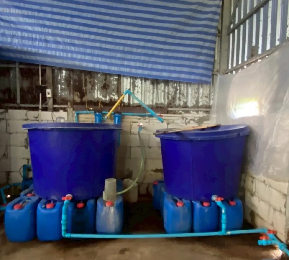 Một trung tướng chỉ huy cuộc đột kích, tóm gọn đường dây sản xuất nước tương, cà phê giả quy mô lớn, tịch thu hơn 75.000 sản phẩm sắp tung ra thị trường- Ảnh 2. Một trung tướng chỉ huy cuộc đột kích, tóm gọn đường dây sản xuất nước tương, cà phê giả quy mô lớn, tịch thu hơn 75.000 sản phẩm sắp tung ra thị trường- Ảnh 2.