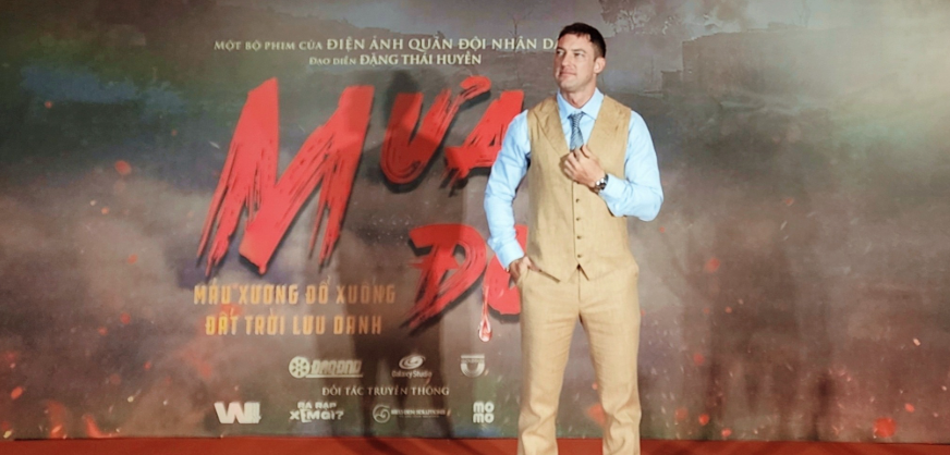 Nam thần người Mỹ đẹp nhất Mưa Đỏ: Cựu cảnh sát visual đỉnh nóc kịch trần, mê Việt Nam suốt 8 năm không chịu về nước- Ảnh 2.