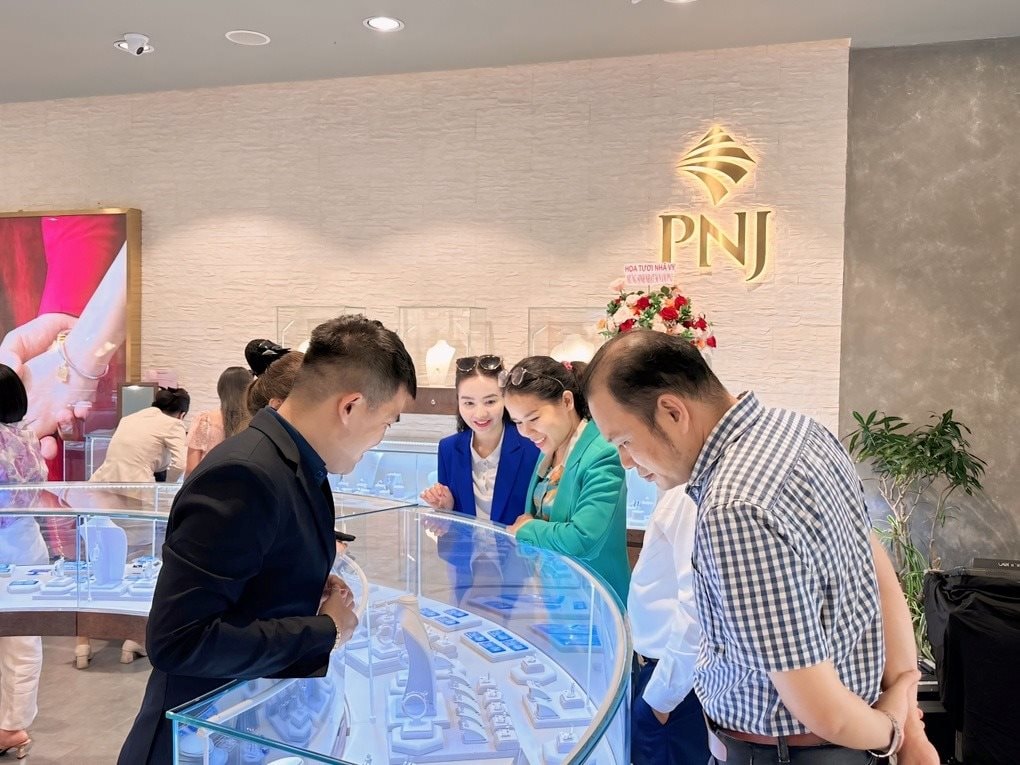 Doanh nghiệp vàng bạc trang sức lớn nhất Việt Nam chịu ảnh hưởng ra sao từ Nghị định chấm dứt độc quyền sản xuất vàng miếng?- Ảnh 2.