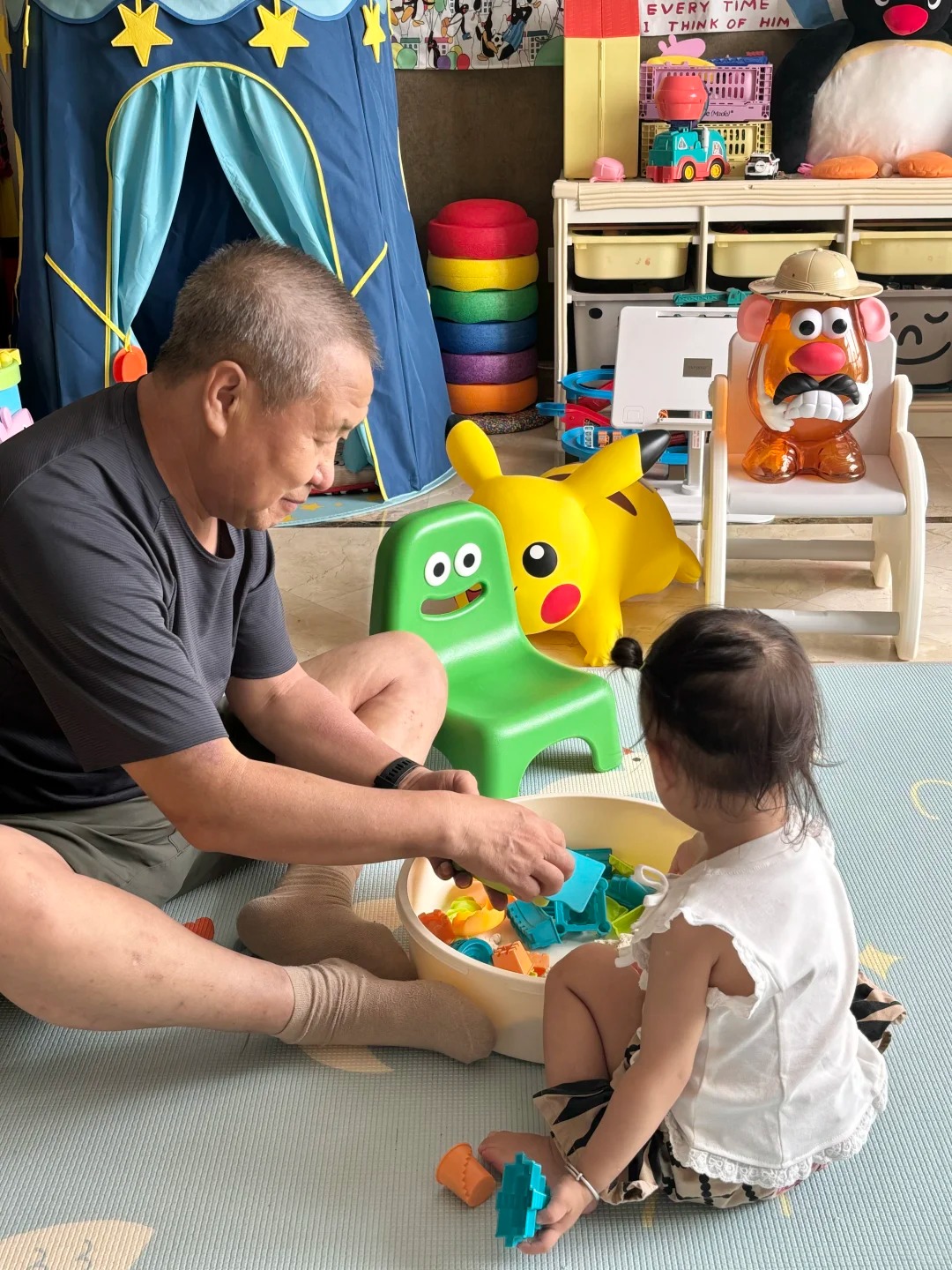 Ông bà có 3 điểm này con cháu vừa sinh ra đã đứng sẵn ở "vạch đích"- Ảnh 1.