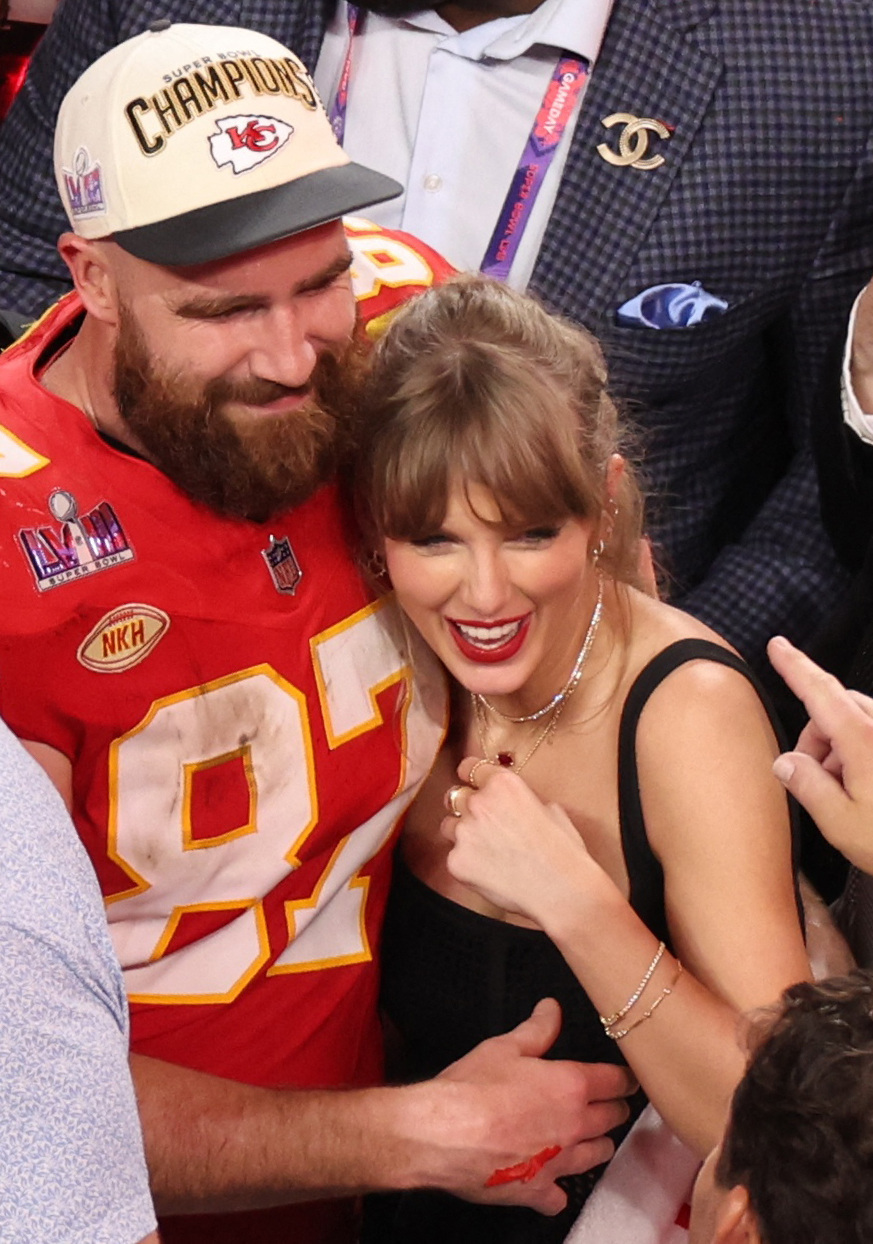 Ảnh: Toàn bộ dòng thời gian hẹn hò lãng mạn của Taylor Swift và Travis Kelce trước màn đính hôn bùng nổ cõi mạng- Ảnh 24. Ảnh: Toàn bộ dòng thời gian hẹn hò lãng mạn của Taylor Swift và Travis Kelce trước màn đính hôn bùng nổ cõi mạng- Ảnh 24.